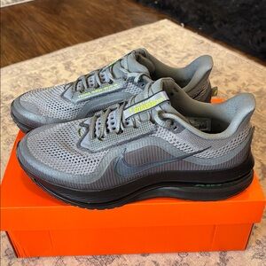 Nike Men’s Pegasus Premium Running Shoes - size 10 - smoke grey/black-volt